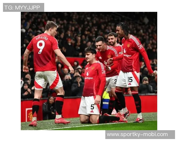 曼联官方宣布利桑德罗齐尔克泽与多名青训球员共同参与卡灵顿训练